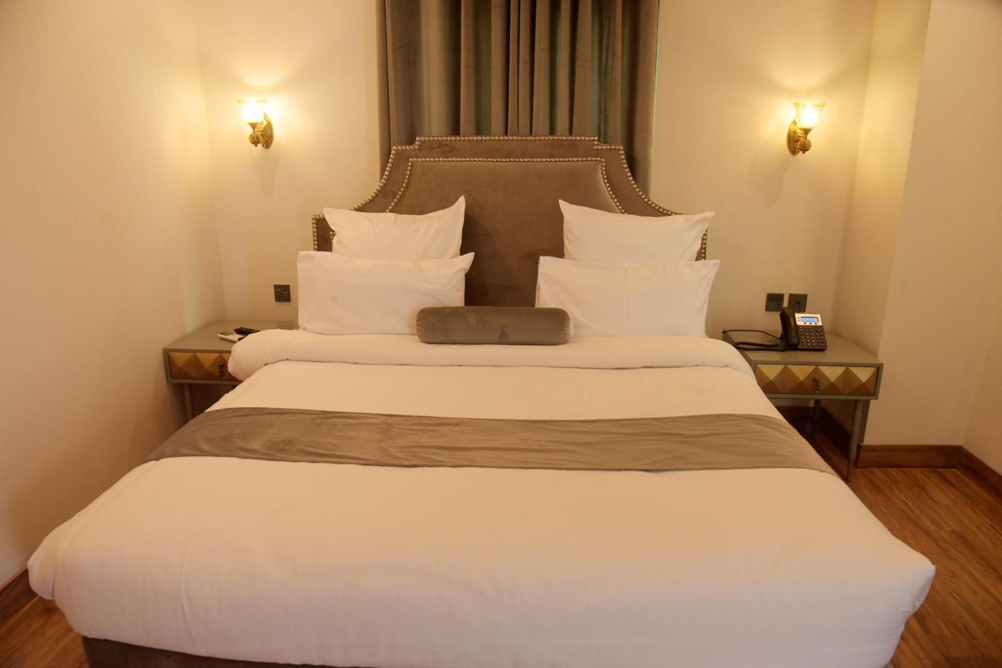 The Rich Hotel & Apartments 拉合尔 外观 照片