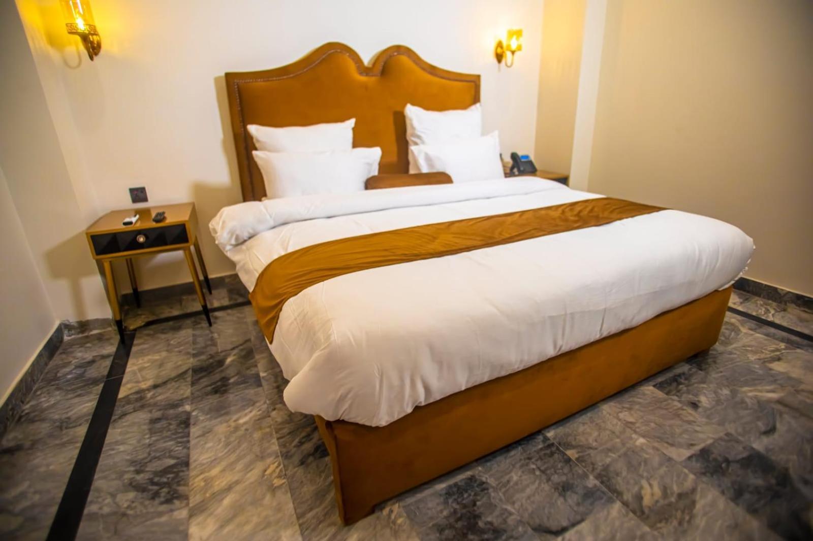 The Rich Hotel & Apartments 拉合尔 外观 照片